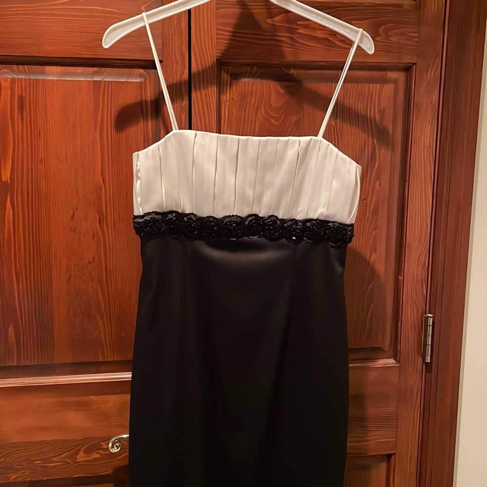 - Women’s formal black/off white gown Sz 6